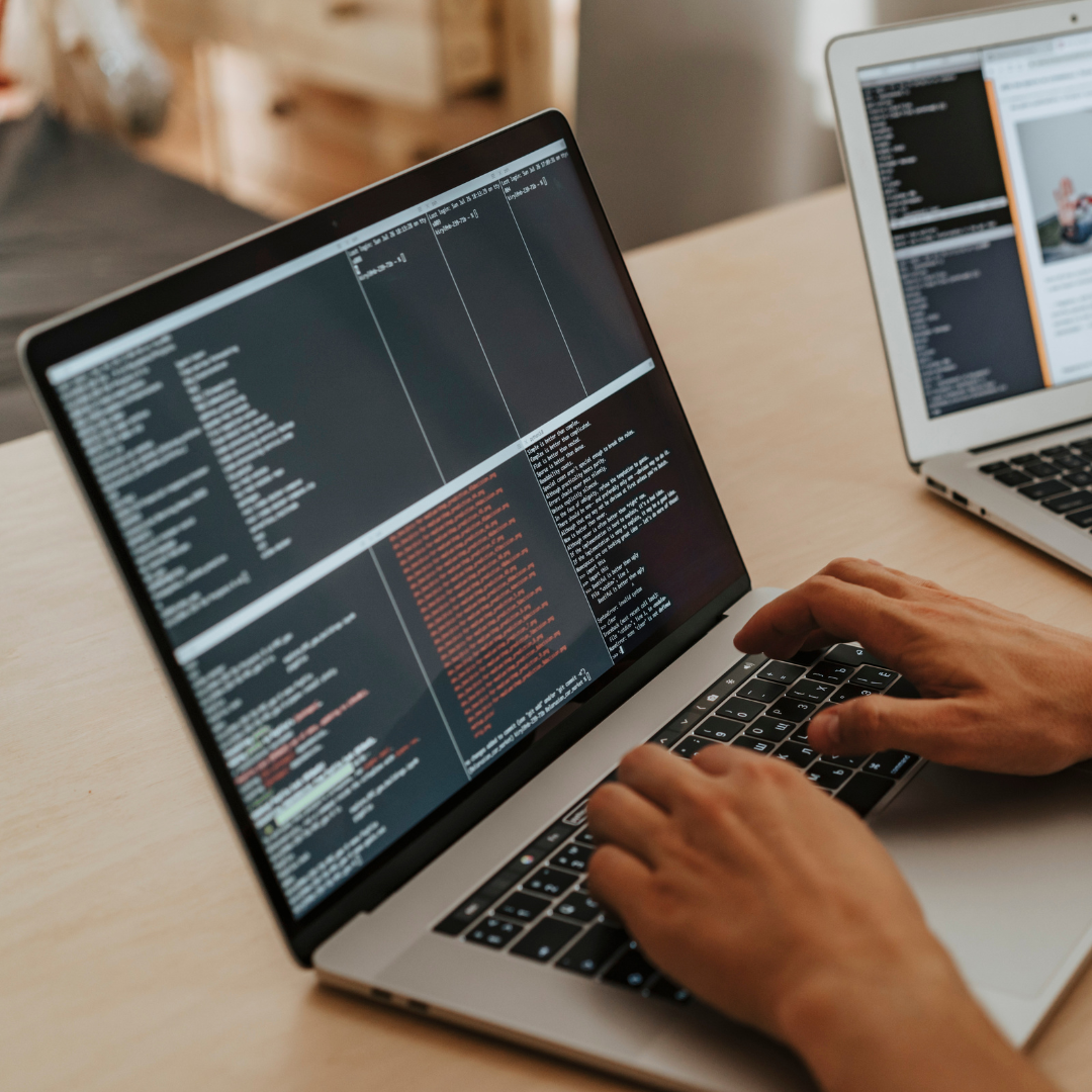 Programador trabajando- FP Fomento